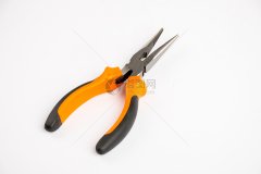 <strong>是一种夹钳和剪切工具</strong>