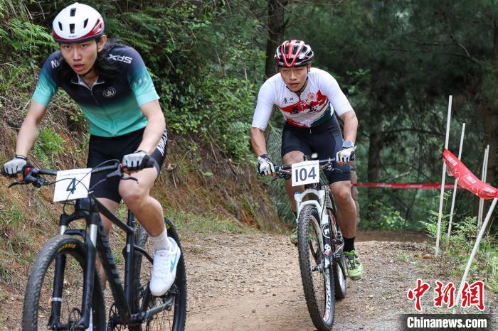 2024年中国大学生自行车挑战赛在贵州清镇鸣笛开
