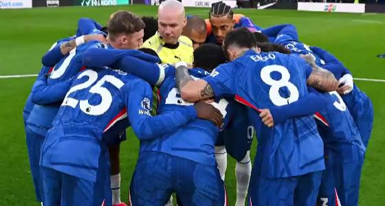 切尔西主帅罗塞尼尔怒斥裁判站球员围圈中心