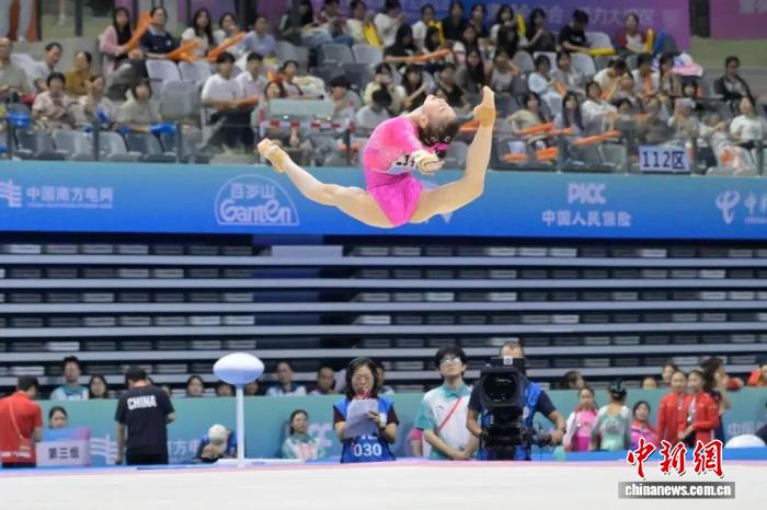 广东体操新星柯沁沁揽双金 黄紫艺摘铜助队夺团