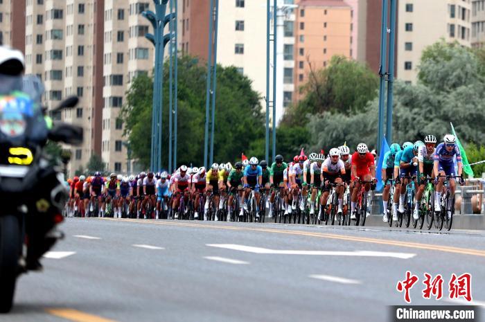 第二十三届环青海湖国际公路自行车赛揭幕战：