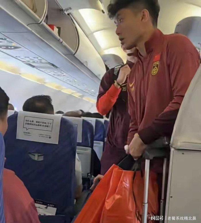 邵佳一严管纪律重塑国足作风，2-0胜库拉索彰显