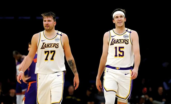 湖人双核缺阵仍胜火箭 詹姆斯13助攻引领团队逆