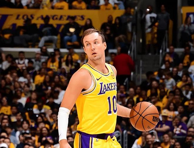 湖人双核缺阵仍胜火箭 詹姆斯13助攻引领团队逆